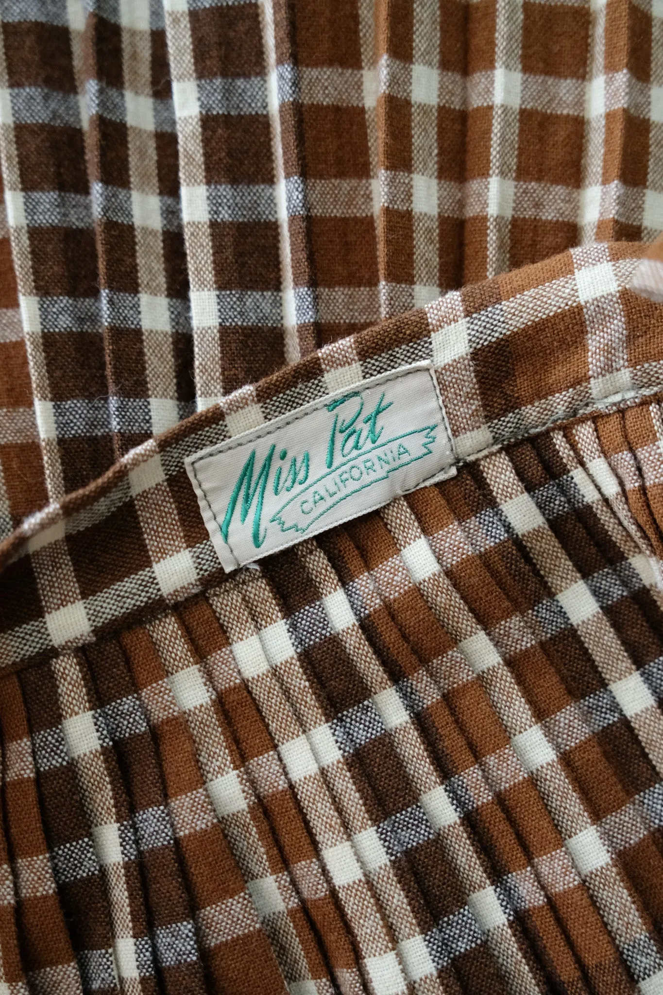 Darling 1950's Micro Pleated Brown & Ivory Plaid Wool Skirt  / Sz XS